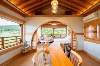 Gyeongju Jiseom Hanok Pool Villa Pension - 0