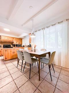 6BR Pool Escape for Friends and Family - LOU1 - BUR - 7
