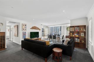 KozyGuru | Sydney CBD | Spacious Urban Living - 8