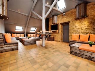 Fancy Holiday Home in Sainte-Cécile with Pool House & Indoor Pool - Sainte-Cécile - 4