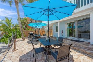 Coastal Breeze Siesta – Entire 4-Unit Complex with Dock - 4