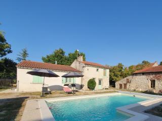 Charmant Gîte avec Piscine Privative et Terrasse à Charroux, Village Médiéval - FR-1-489-394 - Charroux-dʼAllier - 0