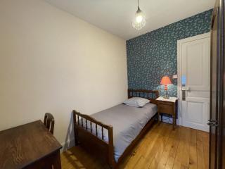 Gîte chaleureux avec terrasse, idéal pour randonnées et activités à la Montagne bourbonnaise - FR-1-489-496 - Ferrières-sur-Sichon - 4