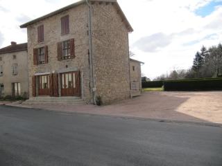 **Charmant Atelier Rénové, Jardin & Terrasse, Proche Ski et Vichy** - FR-1-489-140 - 3
