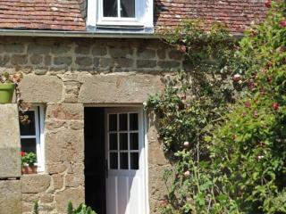 Maison historique arborée avec jardin et étang privés, idéale pour un couple - FR-1-497-135 - La Carneille - 3