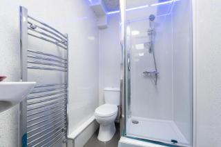 Stylish 2 Bedroom House - Reading - 6