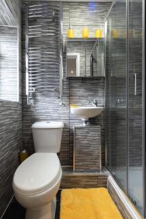Stylish 2 Bedroom House - Reading - 3