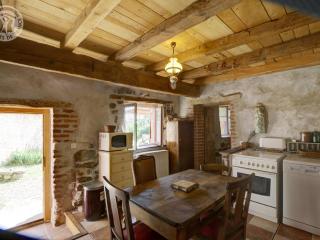 Gîte cosy avec jardin, terrasse ombragée, poêle à bois, et équipements bébé à Saint-Georges-Haute-Ville - FR-1-496-191 - Saint-Georges-Haute-Ville - 4