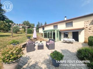 Gîte de charme avec terrasse, jardin et jeux - tout inclus, lits faits, linge fourni à Saint-Galmier - FR-1-496-300 - Saint-Galmier - 0