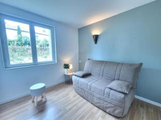 Gîte de charme avec terrasse, jardin et jeux - tout inclus, lits faits, linge fourni à Saint-Galmier - FR-1-496-300 - 1
