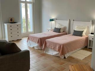 Family Home With Pool In Cruzy - 2