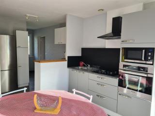 Gîte familial avec piscine partagée, cheminée et jardin clos près de Vichy - FR-1-489-76 - 5