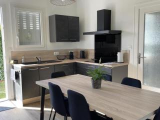 Pavillon rénové avec jardin arboré, proche centre-ville, véranda, parking, wifi, idéal familles - FR-1-489-417 - Broût-Vernet - 5