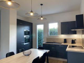 Pavillon rénové avec jardin arboré, proche centre-ville, véranda, parking, wifi, idéal familles - FR-1-489-417 - 7