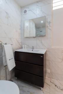 Host Wise - Charming Spacious Duplex House - 3
