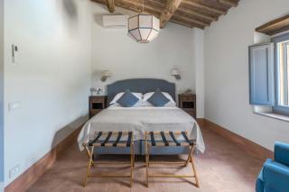 Historic Villa Overlooking Val Dorcia - 4
