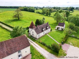 Gîte familial avec jardin, proche chemins de randonnée, idéal pour 12 pers. avec salle de réception - FR-1-497-118 - 1
