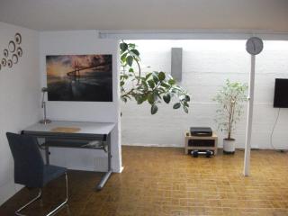 Helle große Souterrainwohnung mit eigenem Eingang - 5