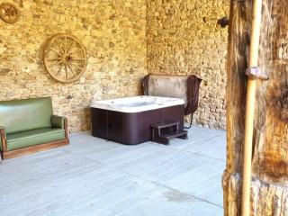 Gîte spacieux 10 pers: Nature, Spa, Confort - FR-1-496-358 - Saint-Denis-sur-Coise - 1