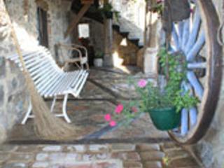 Gîte charmant avec four à pain, jardin, terrasse, jeux et poêle à bois, acceptant animaux - FR-1-496-137 - Chirassimont - 3