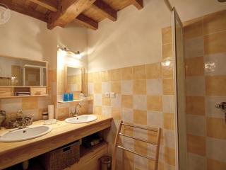 Charmant Gîte avec Terrasse, Cheminée et Jardin, à Proximité des Bois, Animaux Acceptés - FR-1-496-205 - 3