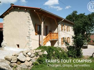 Gîte Rustique avec Terrasse, Jardin Privatif et Visite de Ferme à Vêtre-sur-Anzon - FR-1-496-290 - - 0