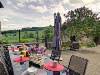 Gîte en pierre rénové avec jardin et WiFi à Chalmazel-Jeansagnière - FR-1-496-253 - 0
