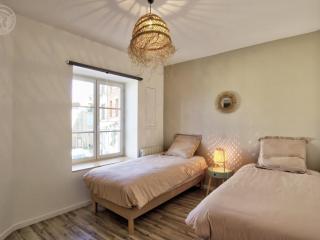 Appartement Authentique et Confortable avec Wifi, Parking Gratuit et Cuisine Équipée à Saint-Galmier - FR-1-496-276 - Saint-Galmier - 2