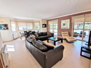 Orchard Blossom Private Villa With Pool - Phrenaros - 2
