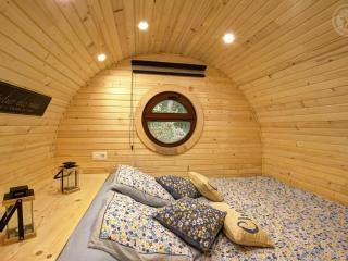 Séjour Authentique dans un Tonneau Viticole avec Piscine Chauffée et Mini-Ferme - FR-1-496-325 - 7