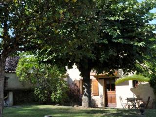 Gîte chaleureux avec cheminée, terrasse et jardin clos - Animaux acceptés - FR-1-496-30 - 3