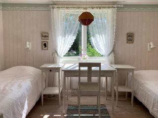 Family-Friendly Cottage Near The Sea In Ugglarp - Heberg - 3