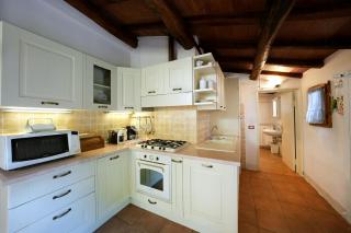 Historic Villa Overlooking Lake Trasimeno - 8