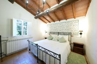Historic Villa Overlooking Lake Trasimeno - 2
