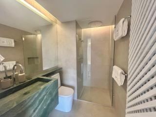 Conforto e Vista Panorâmica com Banheira Hotel Vision TV WiFi Ar Cond e Cozinha - 7