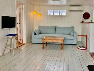 Black Wooden Summerhouse Near Ebeltoft - 9