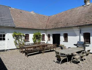 Renovated Farmhouse By The Beach On Møn - 8