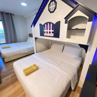 N4 3 Bed Room 4 bed 1 parking Karaoke big TV kids play room Duplax unit 9pax - 9