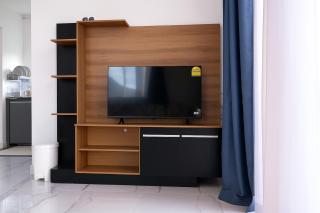 Gracious Haven - - 8