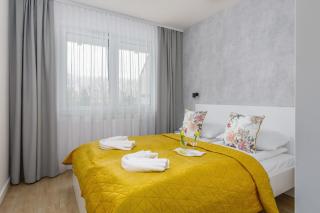 Modern Apartment with Balcony in a Quiet Area by Noclegi Renters - 9