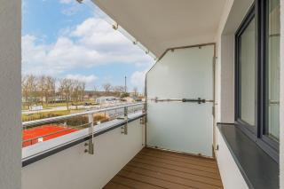 Modern Apartment with Balcony in a Quiet Area by Noclegi Renters - 3