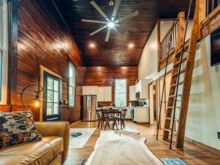 Corton Lodge on the Elk River - Riverview Suite - - 0