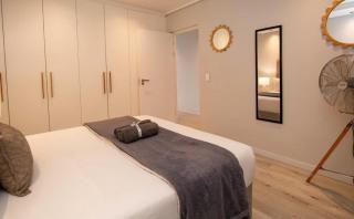 Chic Urban Retreat in the Heart of Maarif Casablanca King Bed - Casablanca - 6