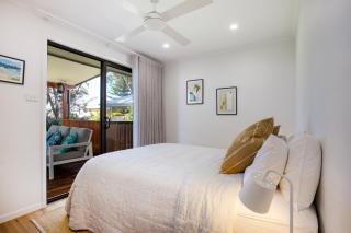 Charming Cottage - Short Walk to Beach - 3
