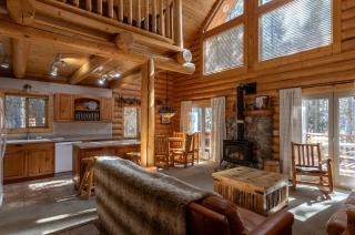 Spacious Mountain Retreat with Hot Tub & Game Room Near National Forest – Close to Outdoor Adventures in Idaho - Trude - 4