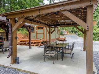 Peaceful Multi-Unit Retreat Offers The Perfect Blend Of Comfort And Nature On A Scenic Ridge Beside The Tuckasegee Sylva North Carolina - Sylva - 6
