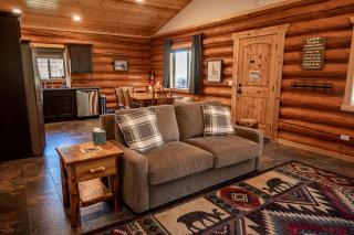 Spacious Pet-Friendly Log Cabin with King Bed & Full Kitchen | Bonners Ferry, Idaho Retreat - Bonners Ferry - 9
