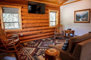 Spacious Pet-Friendly Log Cabin with King Bed & Full Kitchen | Bonners Ferry, Idaho Retreat - Bonners Ferry - 8