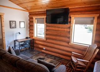 Rustic-Chic Log Cabin with King Bed & Kitchen | Bonners Ferry, Idaho Retreat - Bonners Ferry - 6