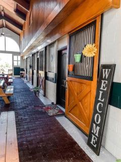 Scenic Barn B&B with Private Bath & Country Breakfast near Old Hickory Lake – Gallatin, Tennessee - 7